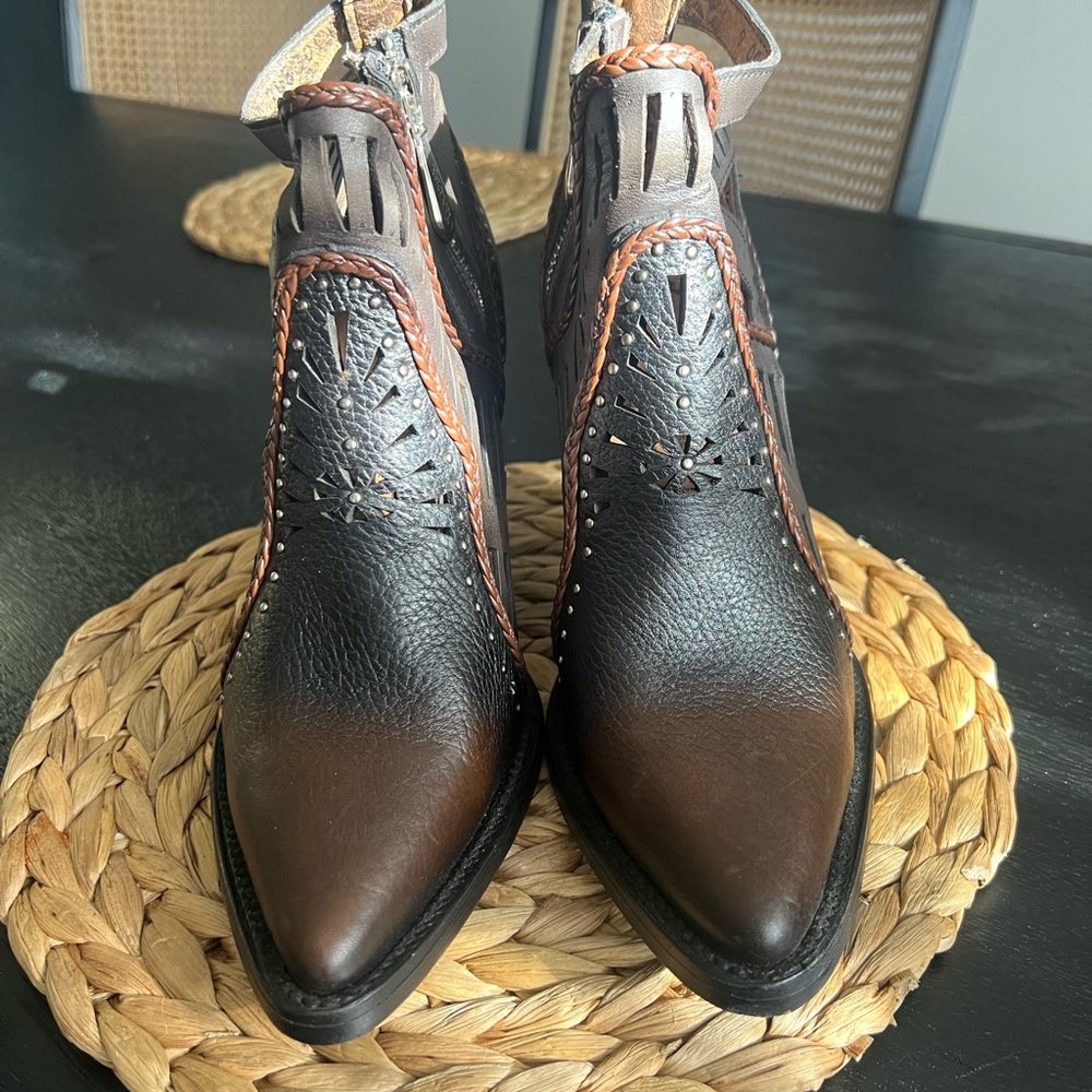 CUADRA BOOTIES  Black and Brown leather booties